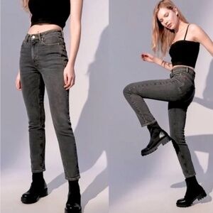 BDG Girlfriend High Rise Jeans, washed black / grey size 29x26